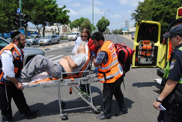  بالفيديو: أربعة إصابات بحادث طرق مروّع في شارع نيس لوجييم بمدينة يافا 